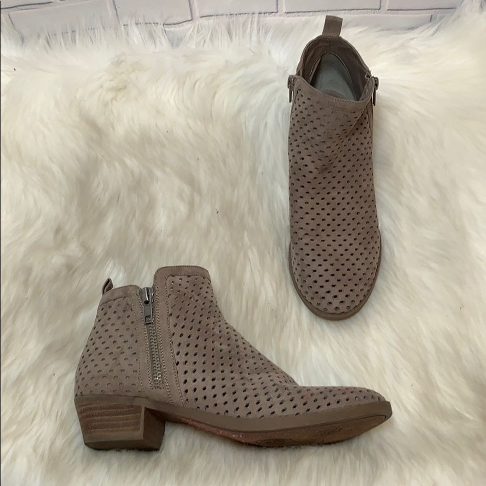 Carlos Santana Penny Perforated Booties Sz 6‎